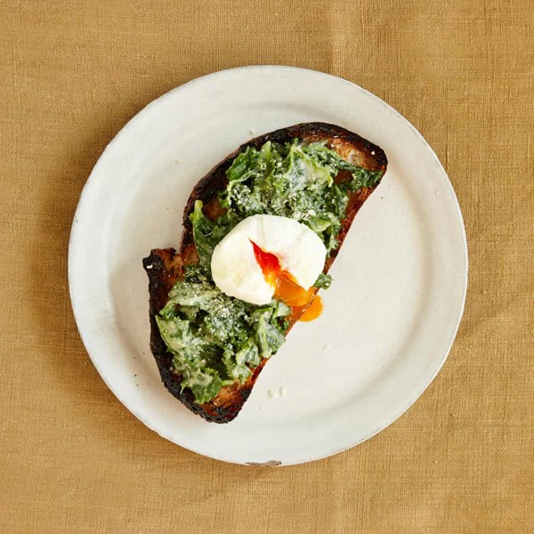 Kale with anchoïade and poached egg [on toast]