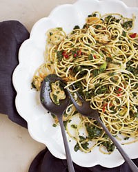 Kamut spaghetti with clams, chicory and parsley