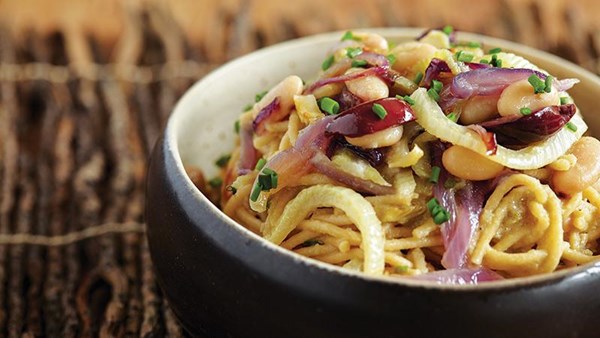 Kamut spaghetti with fennel and beans