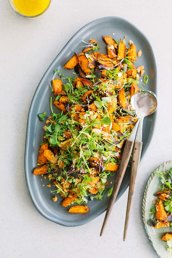 Karengo & carrot salad with ginger-miso dressing