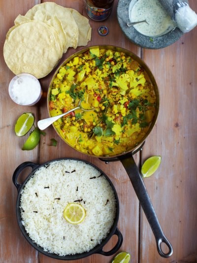 Keralan veggie curry, poppadoms, rice & minty yogurt