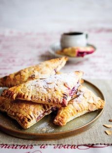 Kersenflappen cherry hand pies