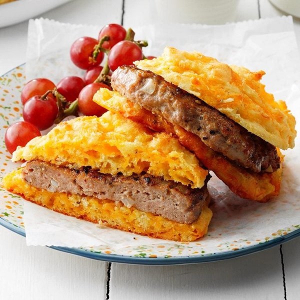 Ketolicious cheesy biscuits with turkey sausage
