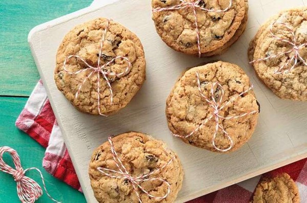 Kids' choice chip & fruit oatmeal cookies