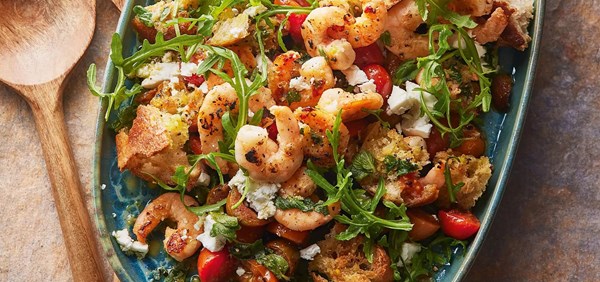 King prawn & cherry tomato salad traybake