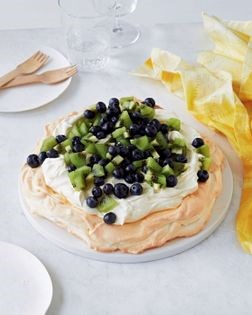 Kiwi blueberry Pavlova