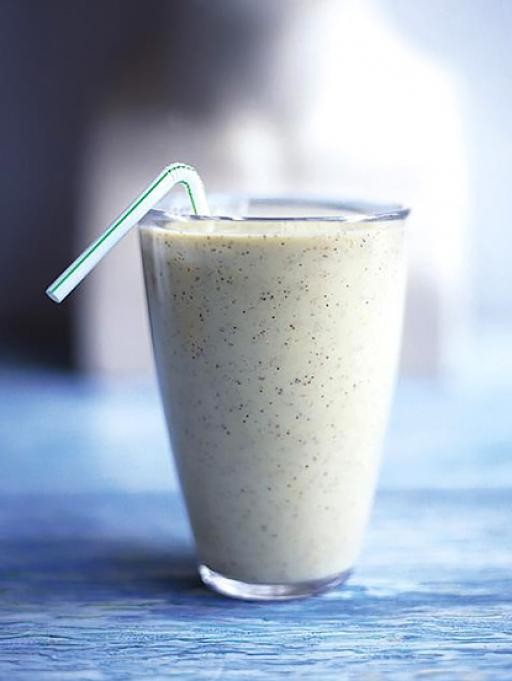Kiwi fruit, ginger and banana smoothie