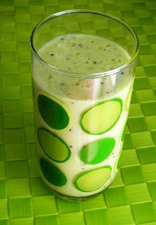 Kiwi pineapple smoothie