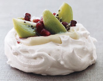 Kiwi-pomegranate angel pies