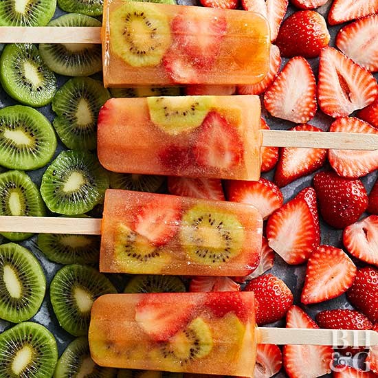 Kiwi-strawberry ice tea pops