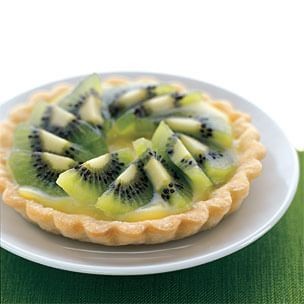 Kiwifruit tart with lime curd filling