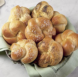 Knotted dinner rolls