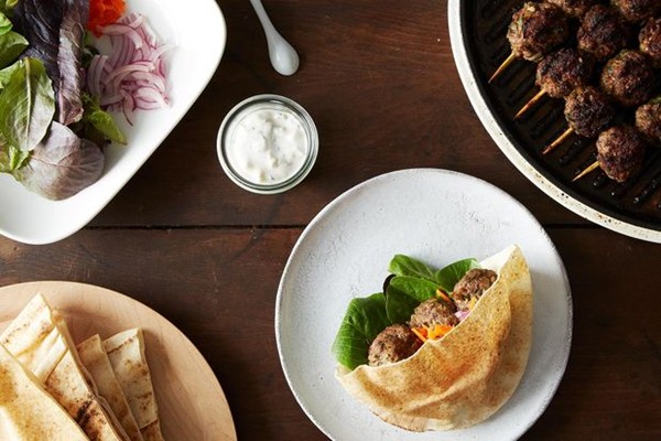 Kofta pocket with tzatziki sauce