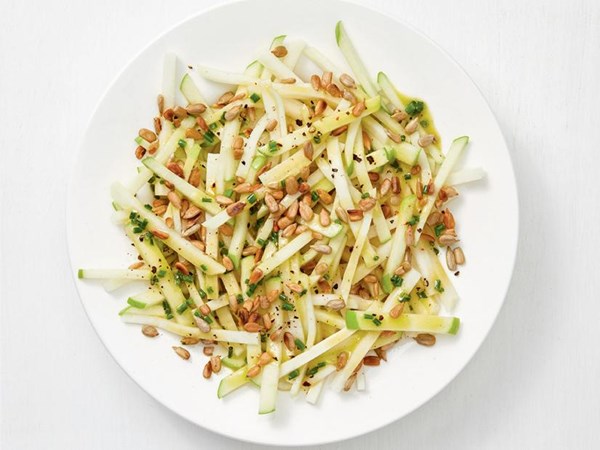 Kohlrabi and apple salad 
