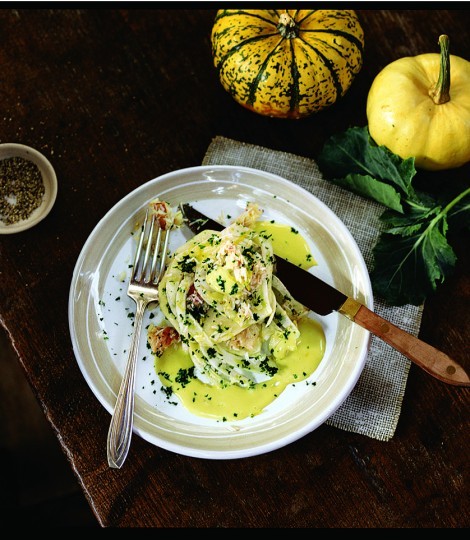 Kohlrabi, apple and fennel salad with crab