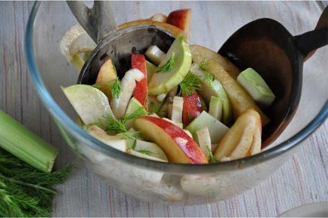 Kohlrabi, apple, and fennel salad (Salade de choux-rave, pomme, et fenouil)