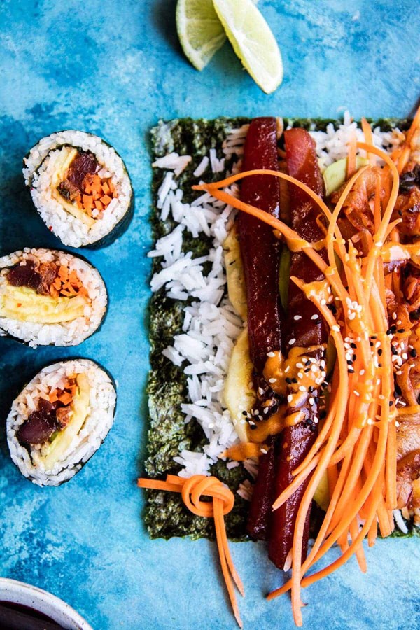Korean avocado tuna sushi roll