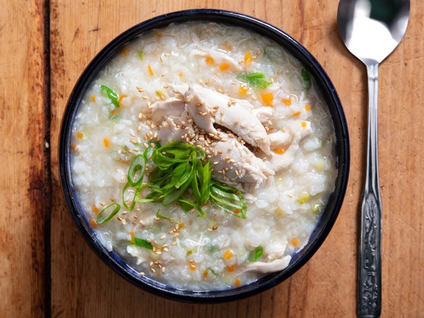 Korean chicken and rice porridge (Dak juk)