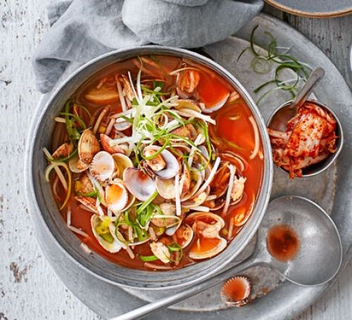 Korean clam broth (Jogaetang)