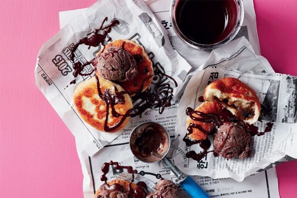Korean doughnuts with salted chocolate sauce (Hotteok) 