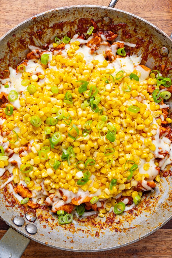 Korean fire chicken with cheese and corn (Budlak)