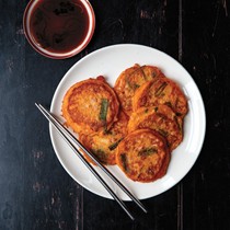 Korean mung bean pancakes with dipping sauce (Bindaeduk cho kanjang)