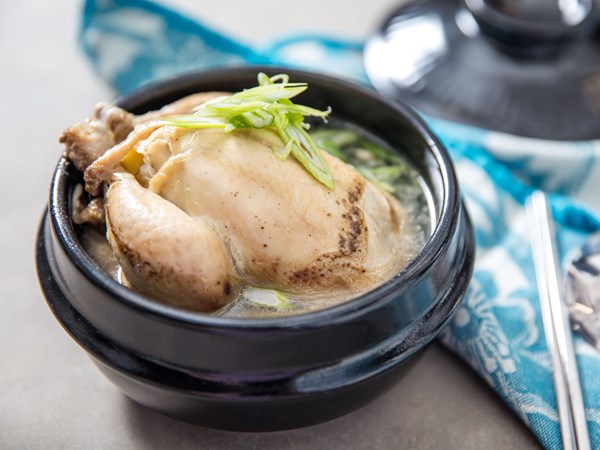 Korean rice-stuffed chicken soup (Samgyetang / 삼계탕)