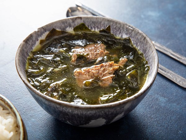 Korean seaweed and brisket soup (Miyeok-guk)