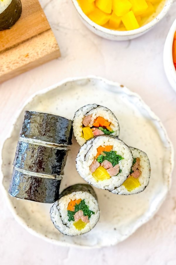 Korean seaweed rice roll (Classic kimbap)