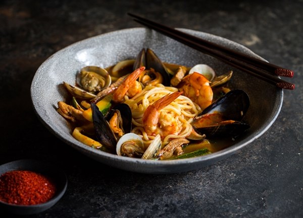 Korean spicy seafood noodle soup (Jjamppong)
