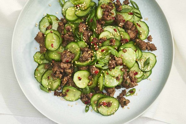 Korean stir-fried cucumbers and beef (Sogogi oi bokkeum)
