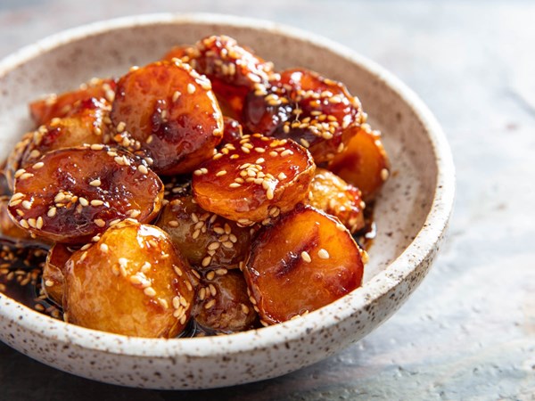 Korean sweet soy-glazed potatoes (Gamja bokkeum)