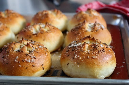 Kummelweck rolls