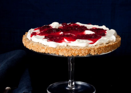 Labneh tart with honey-cranberry topping