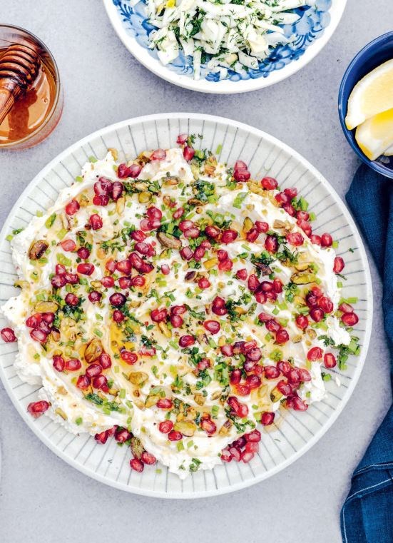 Labneh with pomegranates and pistachios (Labneh με ρόδια και φιστίκια Aιγίνήs)