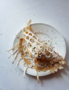 Lace crêpes with cardamom ice cream