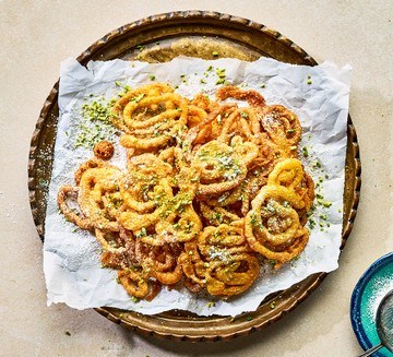 Lacy saffron fritters (Zoolbia)