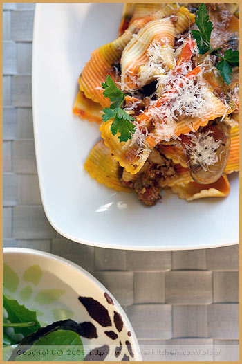 Lamb and vegetable sauce for festive pasta (Une sauce à l’agneau et aux légumes pour des pâtes festives)