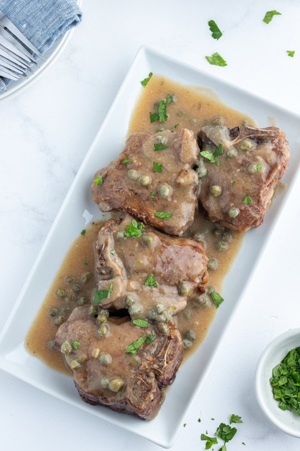 Lamb chops in caper sauce