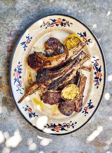 Lamb chops scottadito with roasted potatoes and rosemary