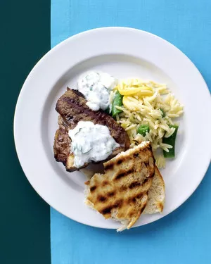 Lamb chops with yogurt sauce