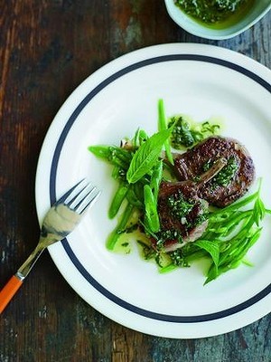 Lamb cutlets with mint sauce and sautéed beans
