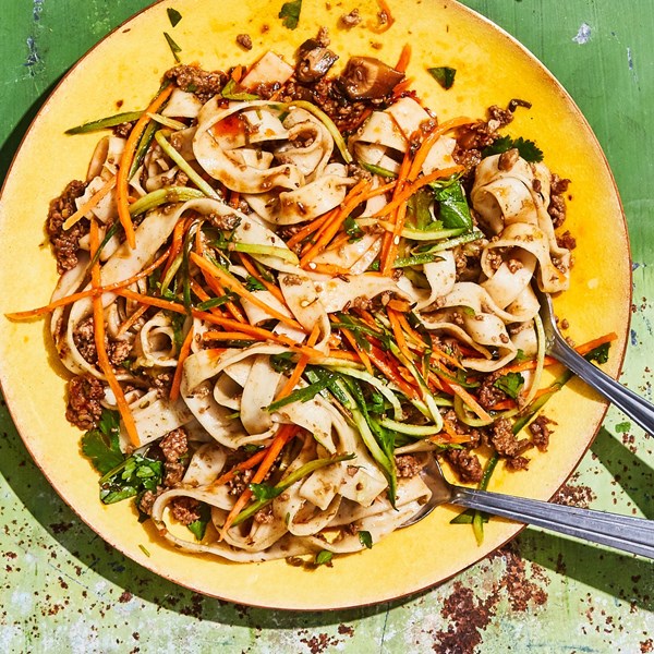 Lamb noodles with crunchy vegetables and cilantro