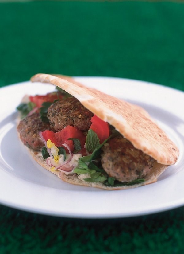 Lamb patties with hummus and pitta