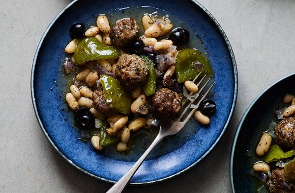 Lamb, peppers & cannellini beans with garlic mayo