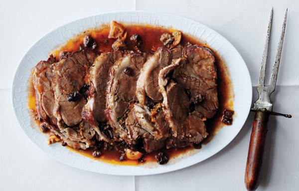 Lamb pot roast with oranges and olives