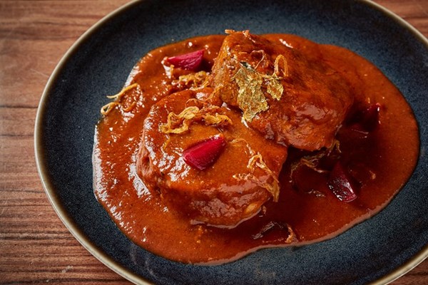 Lamb raan with peppercorn and nutmeg