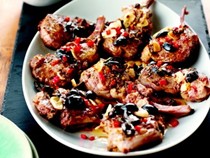 Lamb rib chops with chile and black olives
