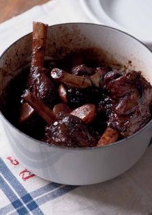 Lamb shanks braised in red wine (Jarrets d'agneau braisés au vin rouge)