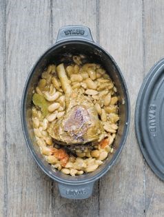 Lamb shanks with cannellini beans (Souris d'agneau aux haricots tarbais)